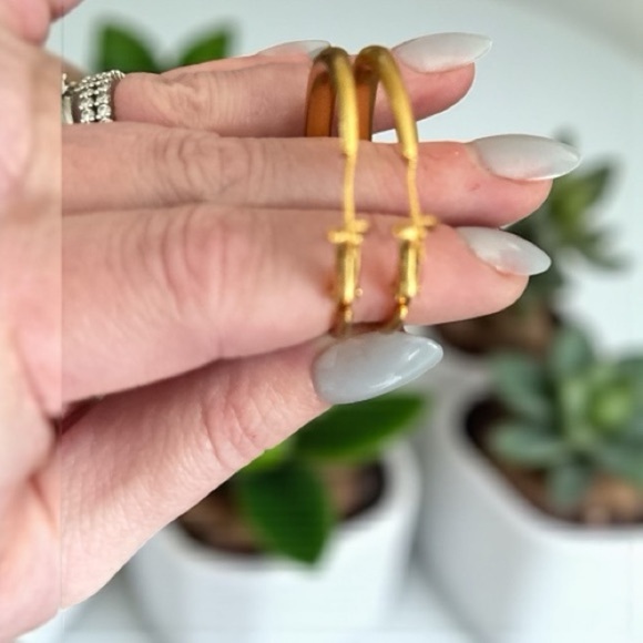 Elegant Gold Hoop Earrings - Picture 3 of 3